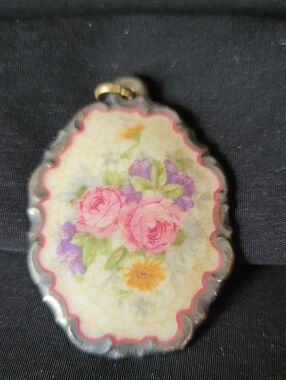 1930's Germany Rosenthal Marktredwitz Porcelain Pendant /Broach / Pin